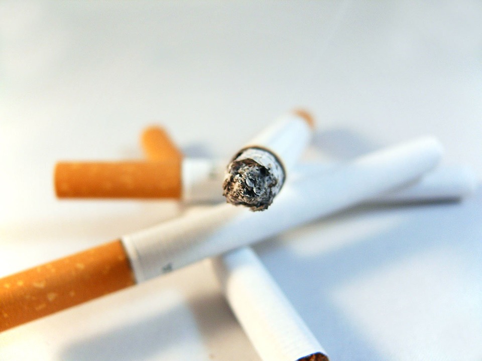 zapálená cigareta